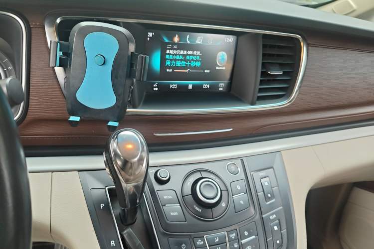 Used Buick GL8 2017 25S Luxury Version China V Standard Audio And AC Panel