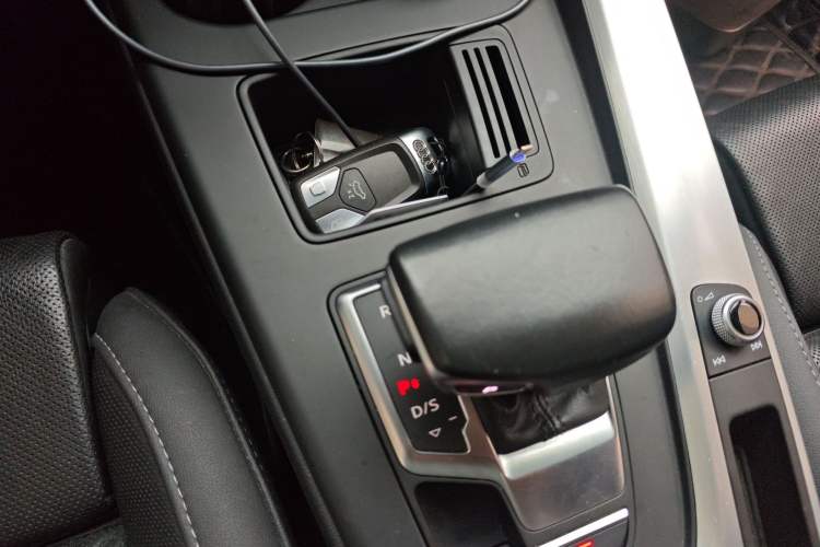 Used Audi A4L 2022 40 TFSI Fashion Dynamic Model Gear Lever