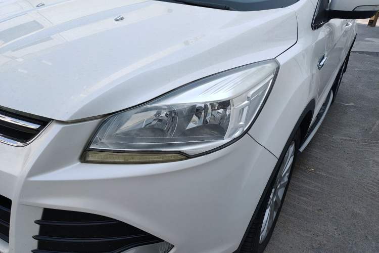 Used Ford Kuga 2013 1.6L GTDi Two-Wheel-Drive Comfort Model Left Front Headlight