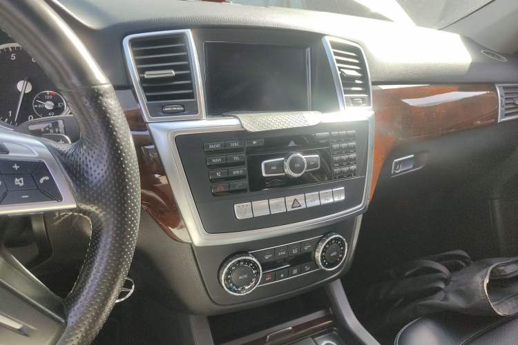 Used Mercedes-Benz M-Class 2014 ML 400 4MATIC Dynamic Model