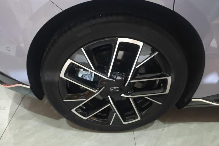 Used Avatr 06 2025 Pro Range-Extended Edition Exterior 1