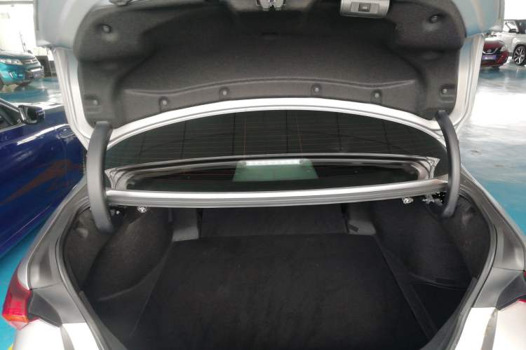 Used Toyota Avalon 2019 Dual-Engine 2.5L Luxury Edition China VI Standard
