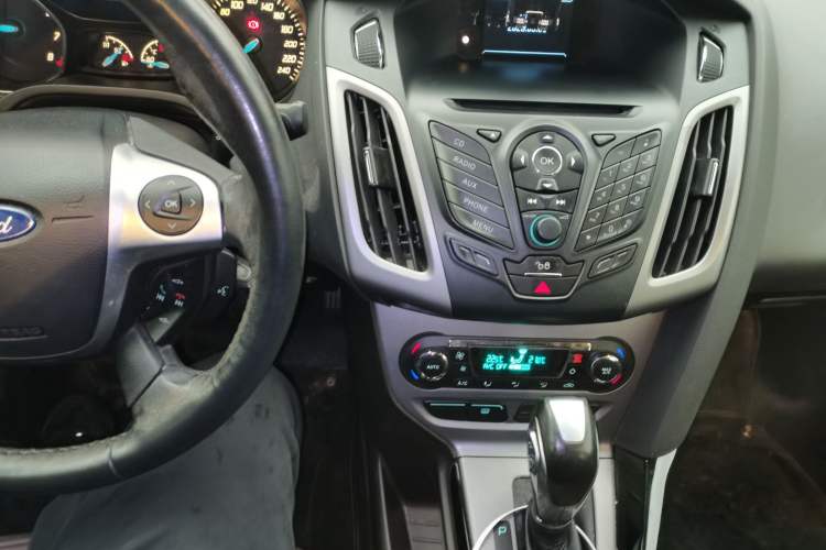 Used Ford Focus 2012 Sedan 1.6L Automatic Fashion Edition
