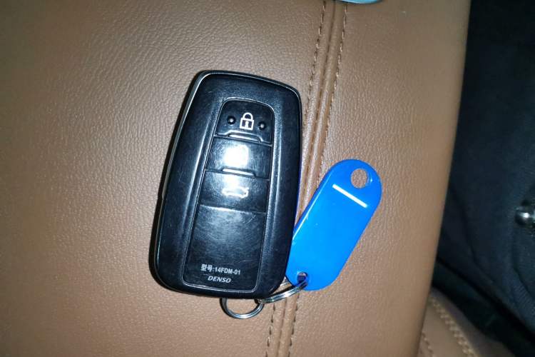 Used Toyota Avalon 2019 Dual-Engine 2.5L Limited Flagship Edition China VI Standard