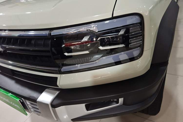 Used Formula Leopard 5 2023 Explore Edition