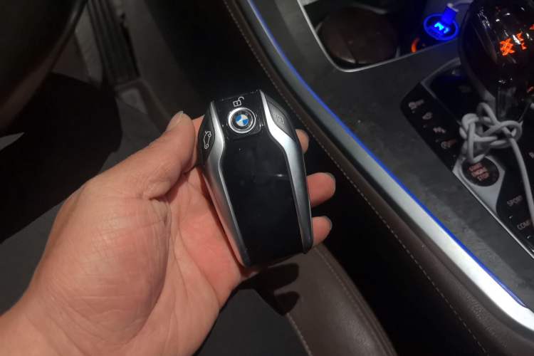 Used BMW X5 2019 xDrive40i Luxury Model with M Sport Package Vehicle Key