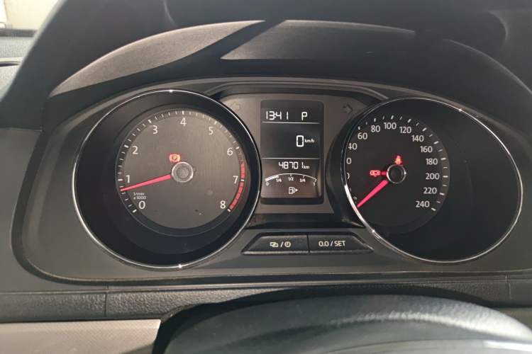 Used Volkswagen Lavida 2015 1.6L Automatic Comfort Edition Odometer Close Up