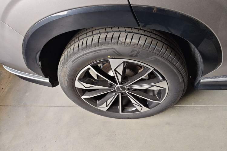 Used Roewe RX5 New Energy 2023 eRX5 Super Hybrid Premium Edition Right Rear Wheel Hub