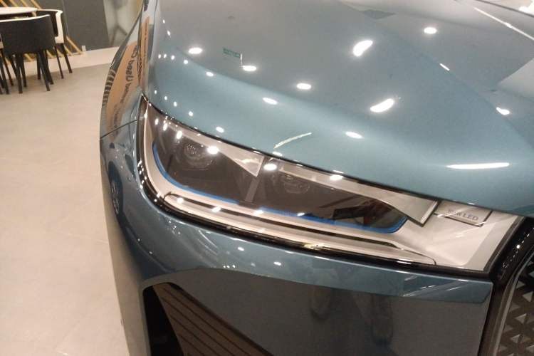 Used BMW iX 2023 xDrive40 Right Front Headlight