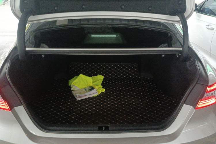 Used Toyota Camry 2021 2.5G Luxury Edition Trunk