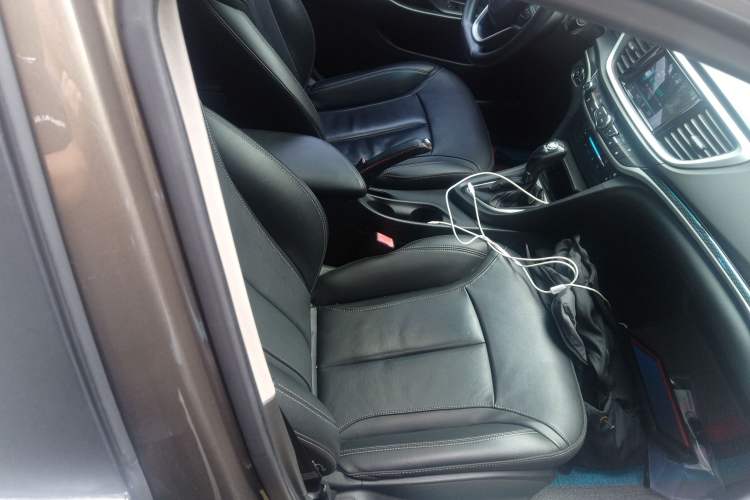 Used Buick GT 2015 18T Dual-Clutch Luxury Model Right Front Seat