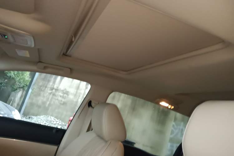 Used Buick GL8 2023 Facelifted Land Cruiser Executive Luxury Version
