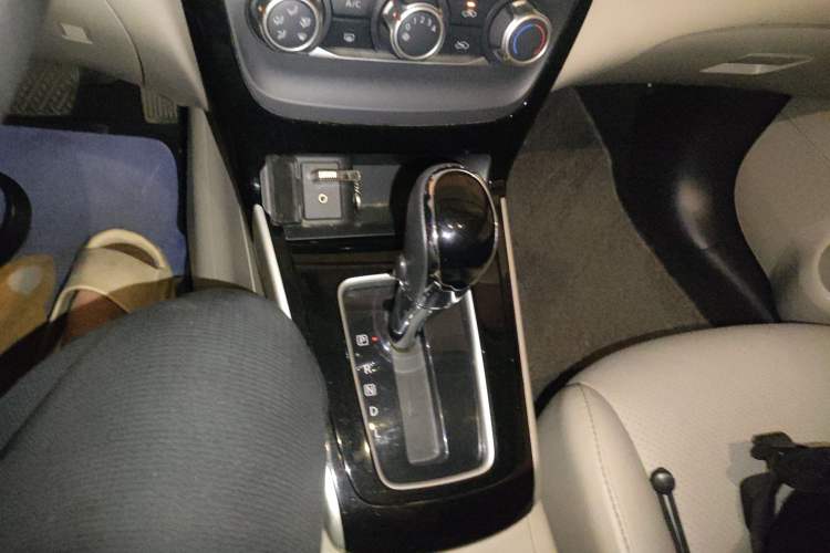 Used Nissan Sylphy 2018 1.6XV CVT Deluxe Edition Gear Lever