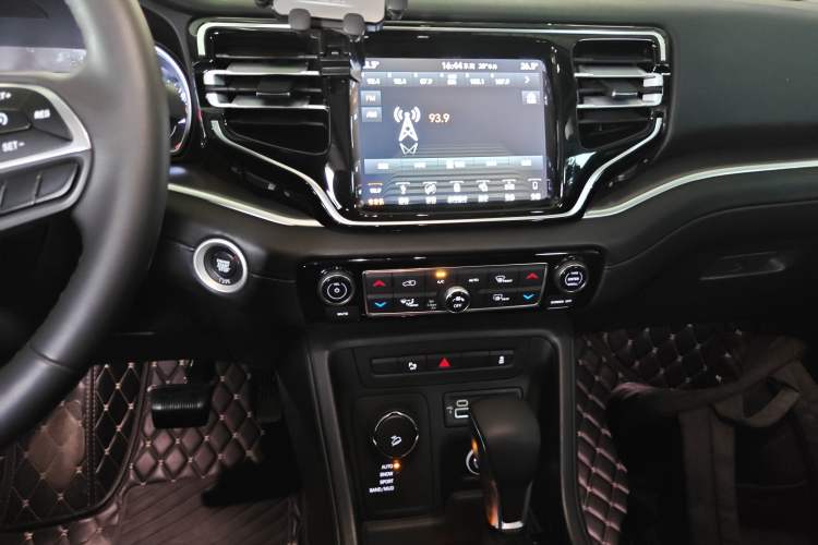 Used Jeep Grand Commander 2018 2.0T Four-Wheel Drive Premium Navigation Version China V Audio And AC Panel