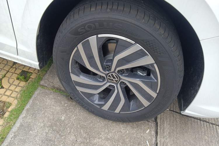 Used Volkswagen Bora 2026 200TSI DSG Yuexing Navigation Edition Right Front Wheel Hub