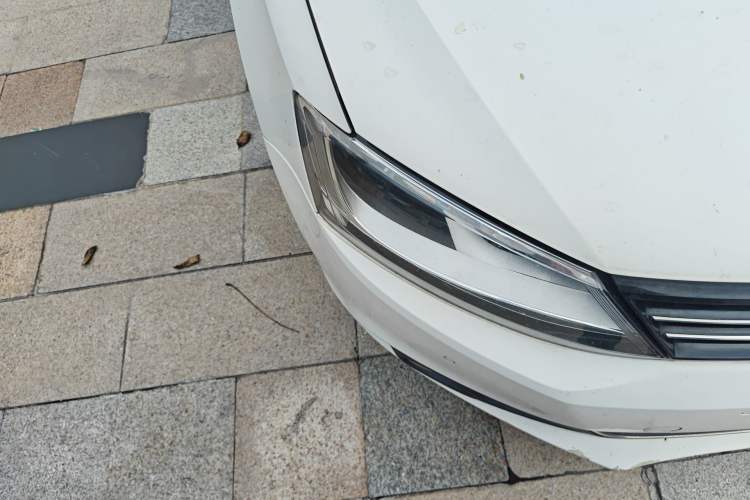 Used Volkswagen Sagitar 2014 Revised Version 1.4TSI Manual Luxury Edition Right Front Headlight