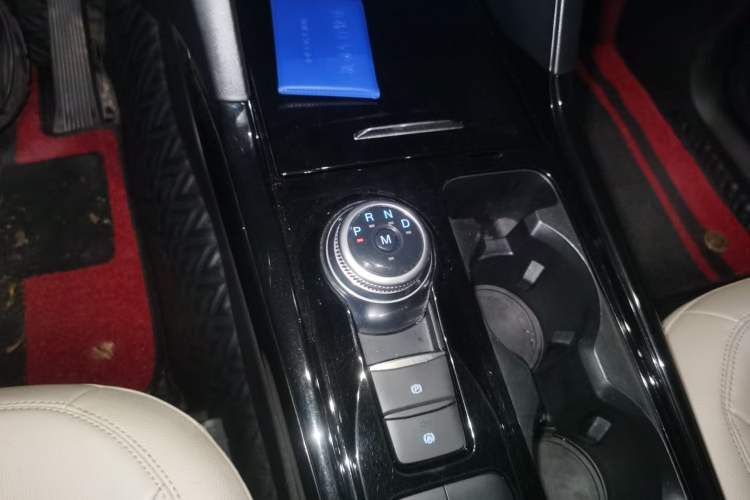 Used Ford Explorer 2020 EcoBoost 285 Rear-Drive Trend Edition 7-Seater Gear Lever