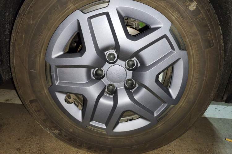 Used BYD Yuan UP 2025 Intelligent Driving Version 401 KM Dynamic Edition Right Front Wheel Hub