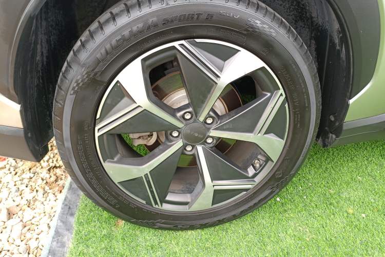 Used AION V 2024 Plus 70 Star Edition Lithium Iron Phosphate Right Rear Wheel Hub