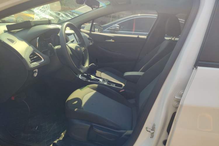 Used Chevrolet Cruze 2017 1.5L Automatic Pioneer Sunroof Edition