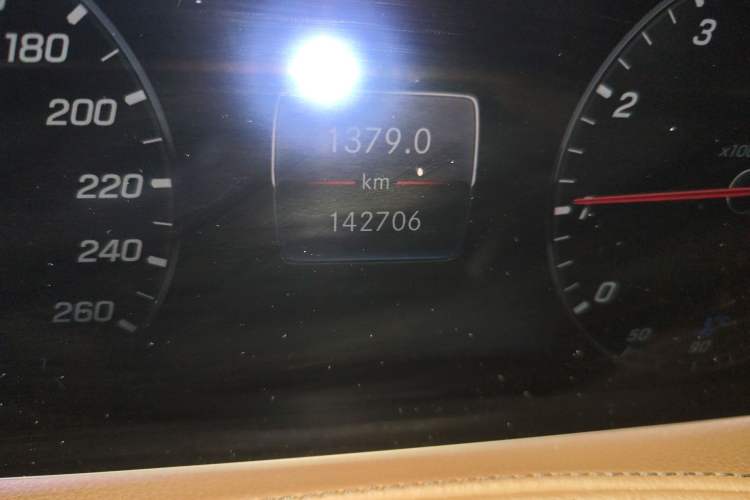 Used Mercedes-Benz Maybach S-Class 2018 S 450 4MATIC Odometer Close Up