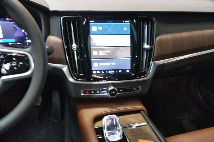 Used Volvo S90 2025 B5 Zhiyuan Luxury Edition Audio And AC Panel