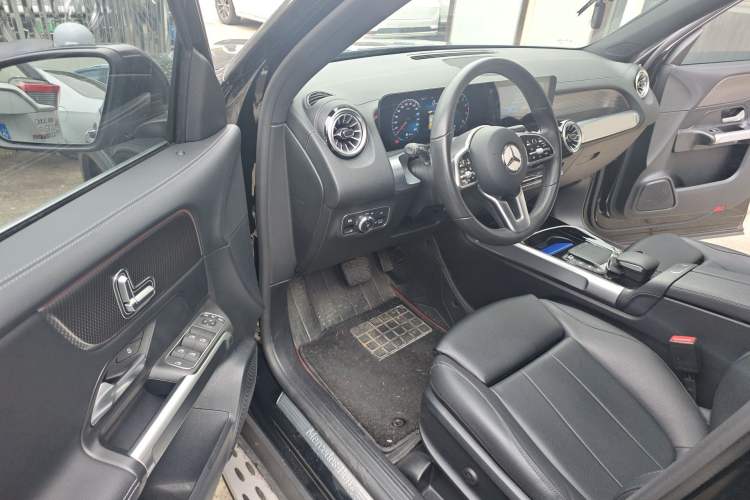 Used Mercedes-Benz GLB 2021 GLB 200 Dynamic Edition Driver Seat