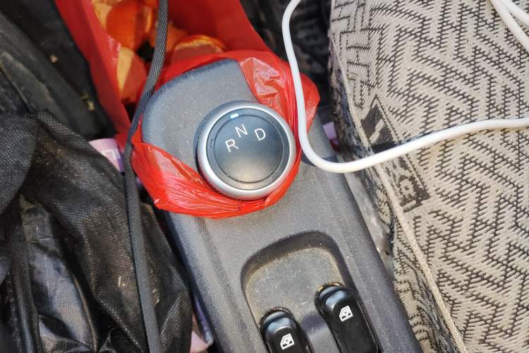 Used Yufeng Gold Warehouse 2025 Model Bus Version without Slow Charger