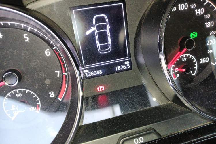 Used Volkswagen Lamando 2018 280TSI DSG Comfort Edition Odometer Close Up