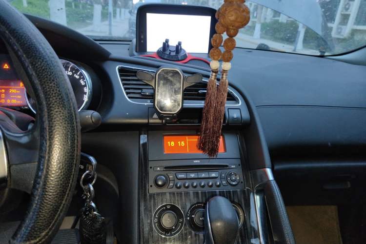 Used Peugeot 3008 2015 1.6THP Automatic Classic Edition Audio And AC Panel