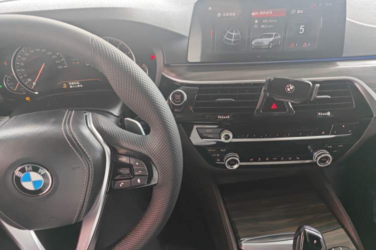 Used BMW 5 Series 2018 530Li Leading Edition Luxury Package Audio And AC Panel