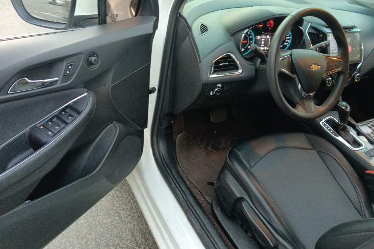 Used Chevrolet Cruze 2017 1.5L Hatchback Automatic Xuanfeng Edition
