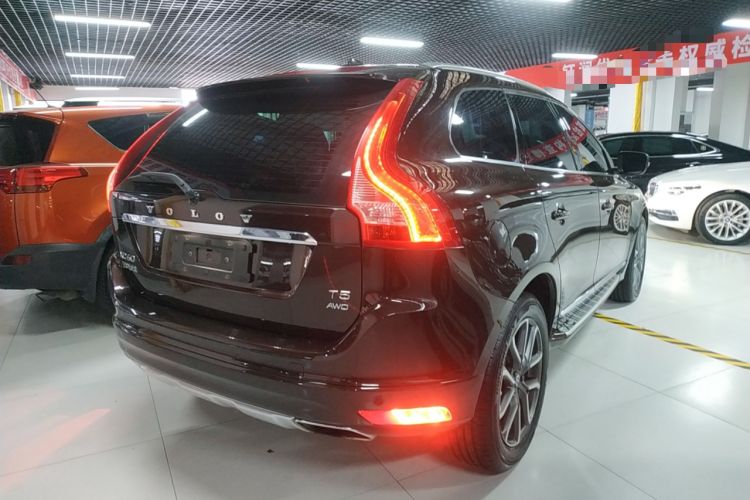 Used Volvo XC60 2017 T5 AWD Smart Upgrade Edition Rear Right 45 Deg