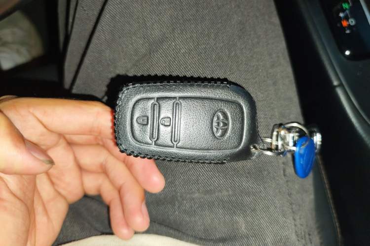 Used Toyota Highlander 2015 2.0T Two-Wheel Drive Luxury Edition 7 Seats Vehicle Key