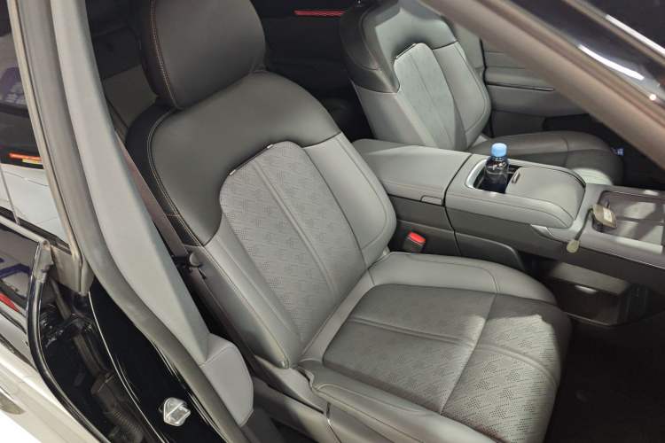 Used Zeekr 7X 2025 100 kWh Long-Range Rear-Wheel Drive with Intelligent Driving Features Right Front Seat