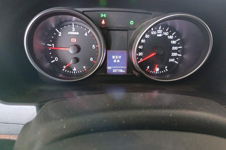 Used Haval H6 2014 Sport Edition 2.0T Diesel Manual Two-Wheel-Drive Elite Model Odometer Close Up