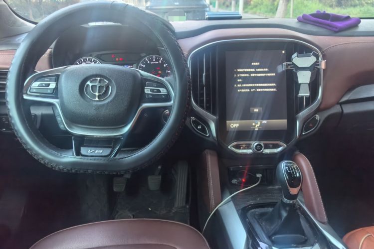 Used Brilliance V6 2018 1.5T Manual Luxury Model Center Console