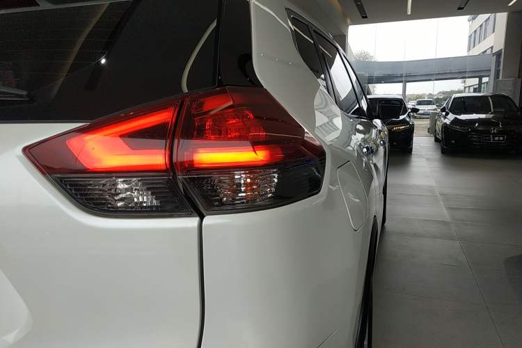 Used Nissan X-Trail 2023 Classic 2.0L Two-Wheel Drive Smart Connect & Comfort Edition