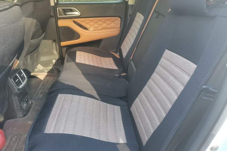 Used Great Wall Poer 2021 2.0T Global Version Automatic Diesel 4x4 Sporty Standard Cab GW4D20M Left Rear Seat