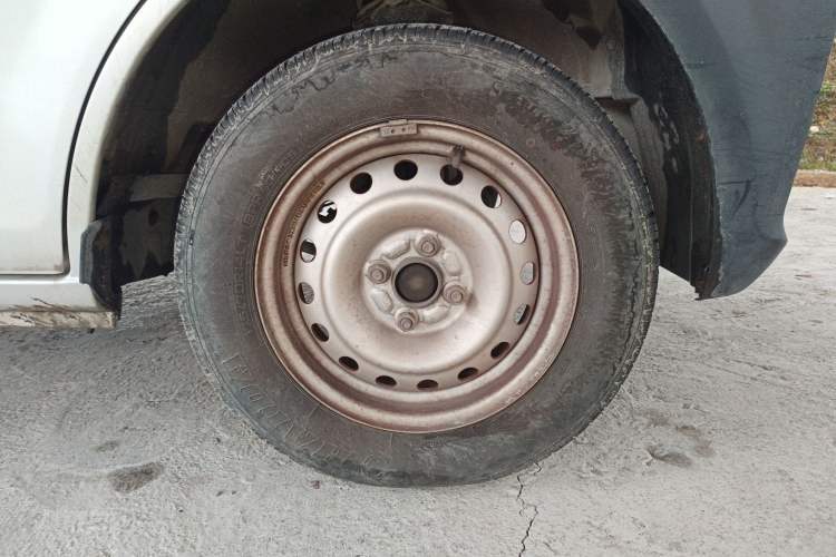 Used CHANGAN KUAYUE Xing V3 2023 1.3L Gasoline Standard Version 2-Seater Van Right Front Wheel Hub