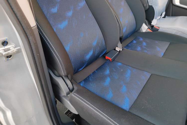 Used Dongfeng Yufeng Yufeng 2023 V9+ 2.0T Manual Front-Wheel-Drive Multi-Function Short-Chassis Low-Roof 5/6-Seater
