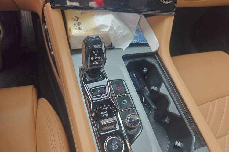 Used Lynk & Co 09 2021 2.0T Ultra Six-Seater