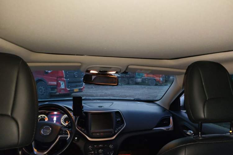 Used Jeep Cherokee 2017 2.0L Superior Edition