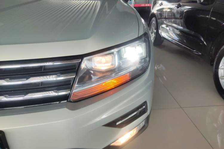 Used Volkswagen Tiguan L 2019 Revised 330TSI Automatic Two-Wheel Drive Smart & Luxury Edition China VI Standard
