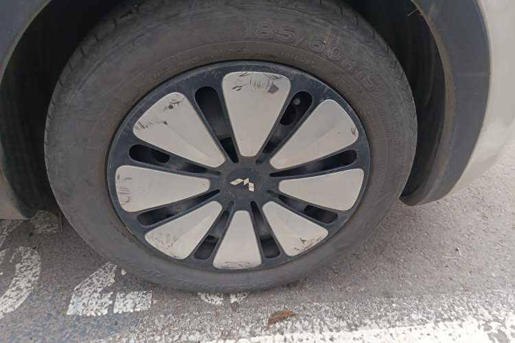 Used Wuling Bingo 2023 410 km Lingxi Deluxe Edition Right Front Wheel Hub