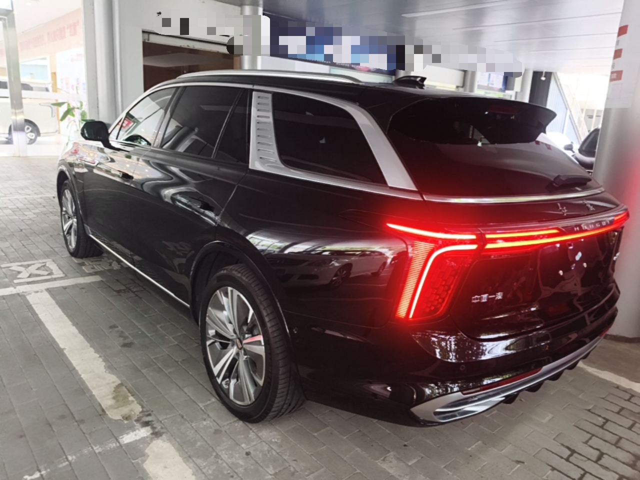Hongqi E-HS9 2022 660 km Range Flagway Edition Six Seats — снимка 13