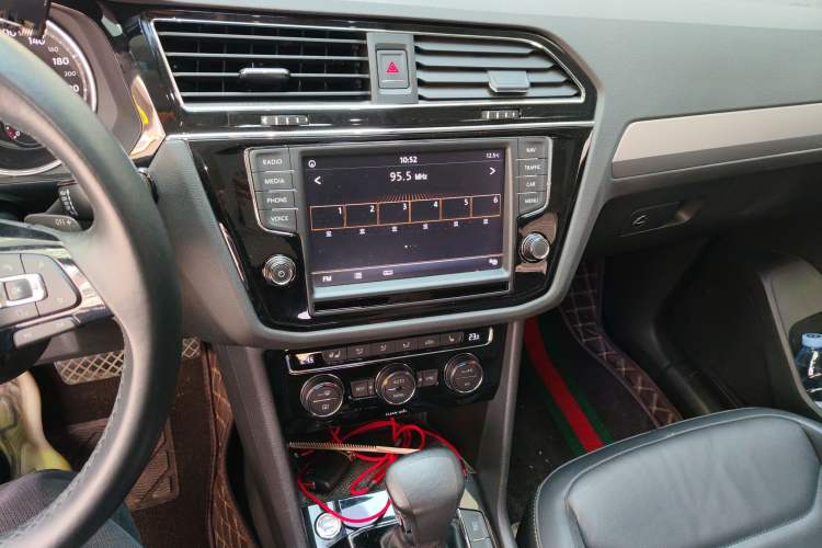 Used Volkswagen Tiguan L 2017 330TSI Automatic Two-Wheel Drive Luxury Edition Audio And AC Panel