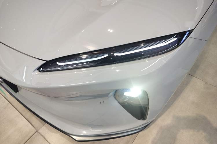 Used Nio ET5 2022 75 kWh Left Front Headlight