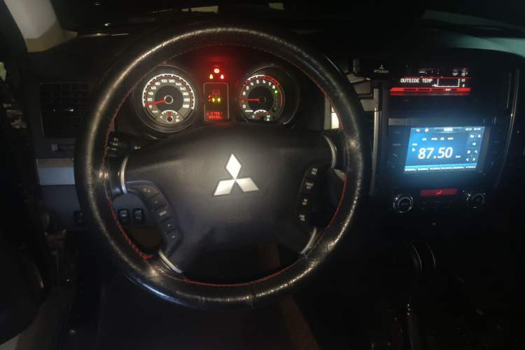 Used Mitsubishi Pajero 2016 3.0L Automatic Standard Version China V Standard Steering Wheel