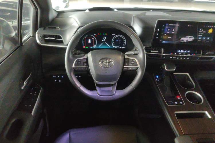 Used Toyota Granvia 2024 2.5L Hybrid Prestige PLUS Edition Steering Wheel